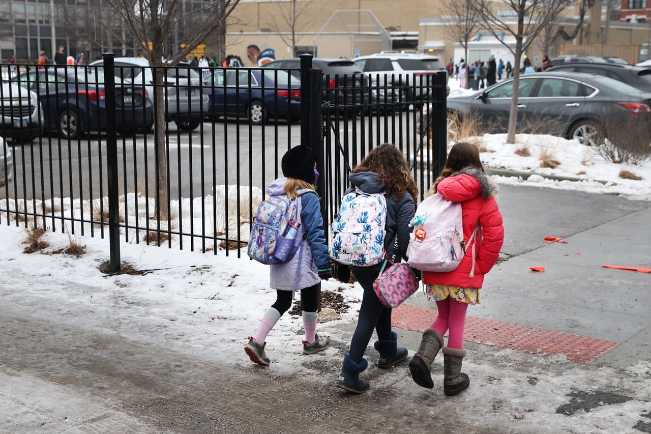 “Contenta y a la vez preocupada”: relató una madre, ya que teme por la salud de su hijo al asistir a clases presenciales.
<br>