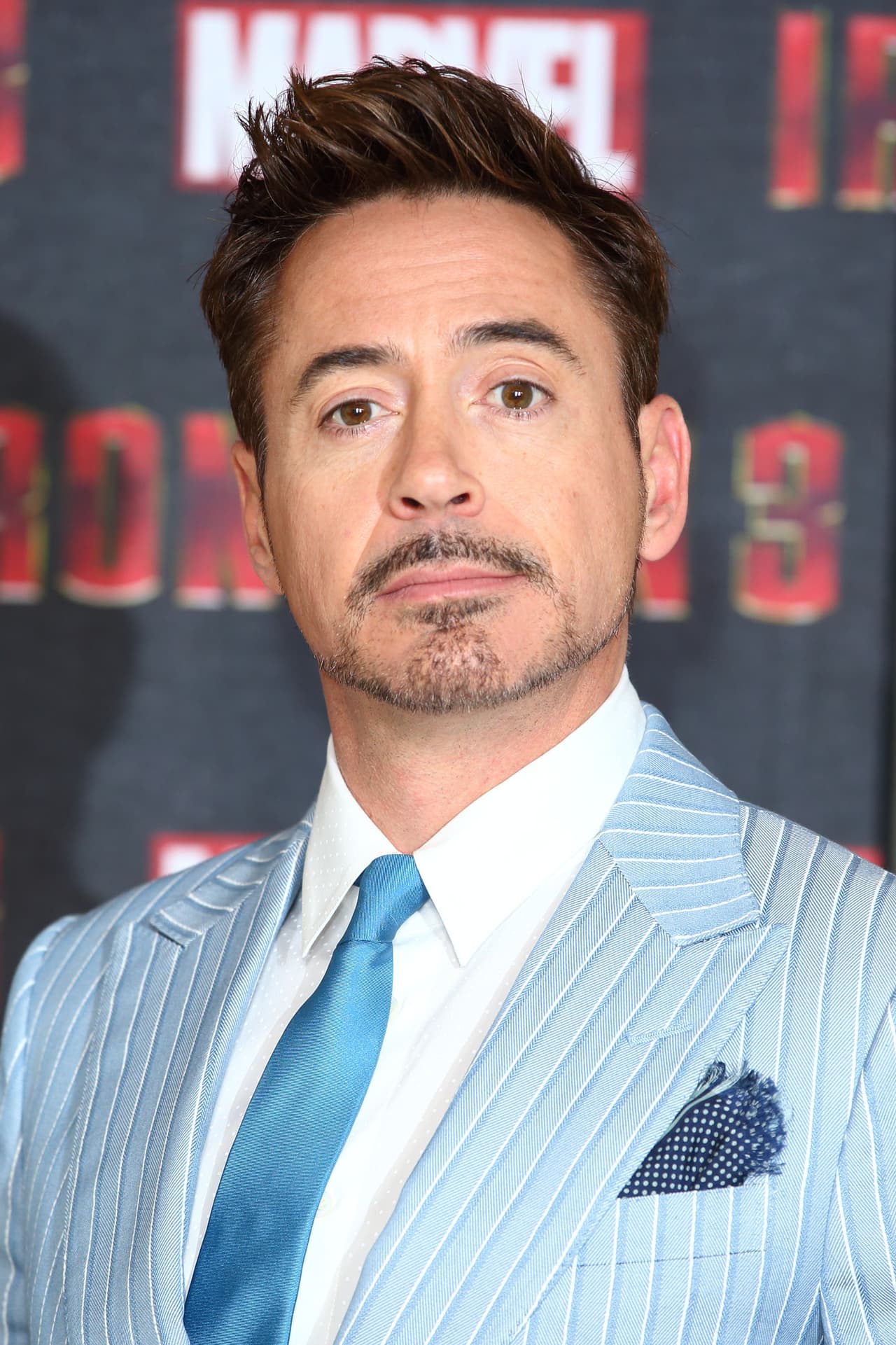 Dos premios Óscar, dos Golden Globes y un BAFTA tiene Robert Downey Jr., también conocido por ser Tony Stark (o Iron Man), un multimillonario que emplea su capital y su inteligencia para crear armas y armaduras capaces de combatir el crimen.