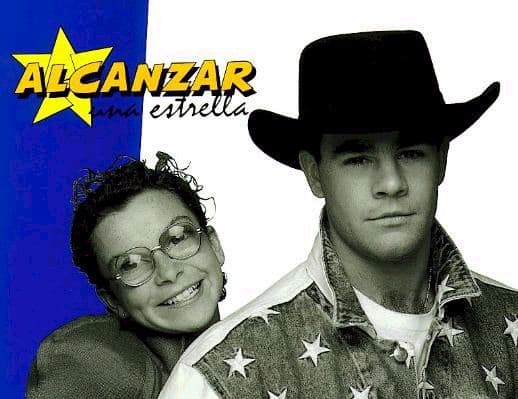 'Alcanzar una estrella II' fue la plataforma perfecta para que naciera la banda 'Muñecos de papel'. La primera parte de la historia fue protagonizada por 
<b>Mariana Garza</b> y 
<b><a href="http://www.univision.com/temas/eduardo-capetillo">Eduardo Capetillo</a></b>. Esto bajo la producción de Luis de Llano.