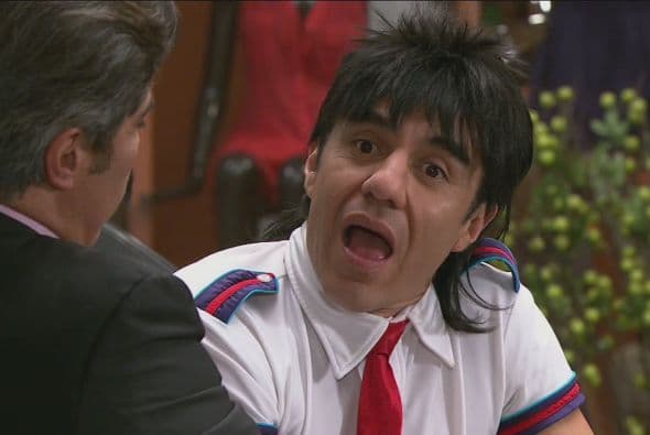 "Quisiera ser un caramelo o un pastel de moka, pa' estar en tus labios y derretirme en tu boca".