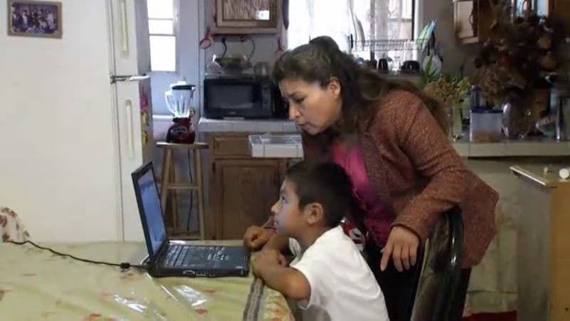 La brecha digital en los latinos: La historia de Josefina Ruiz