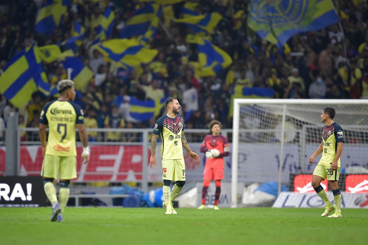 Con un auténtico juegazo de Alan Mozo, quien puso tres asistencias, además de los goles de Corozo y Meritao, Pumas fue mucho mejor que el América y lo eliminó en los Cuartos de Final del Grita México A21.