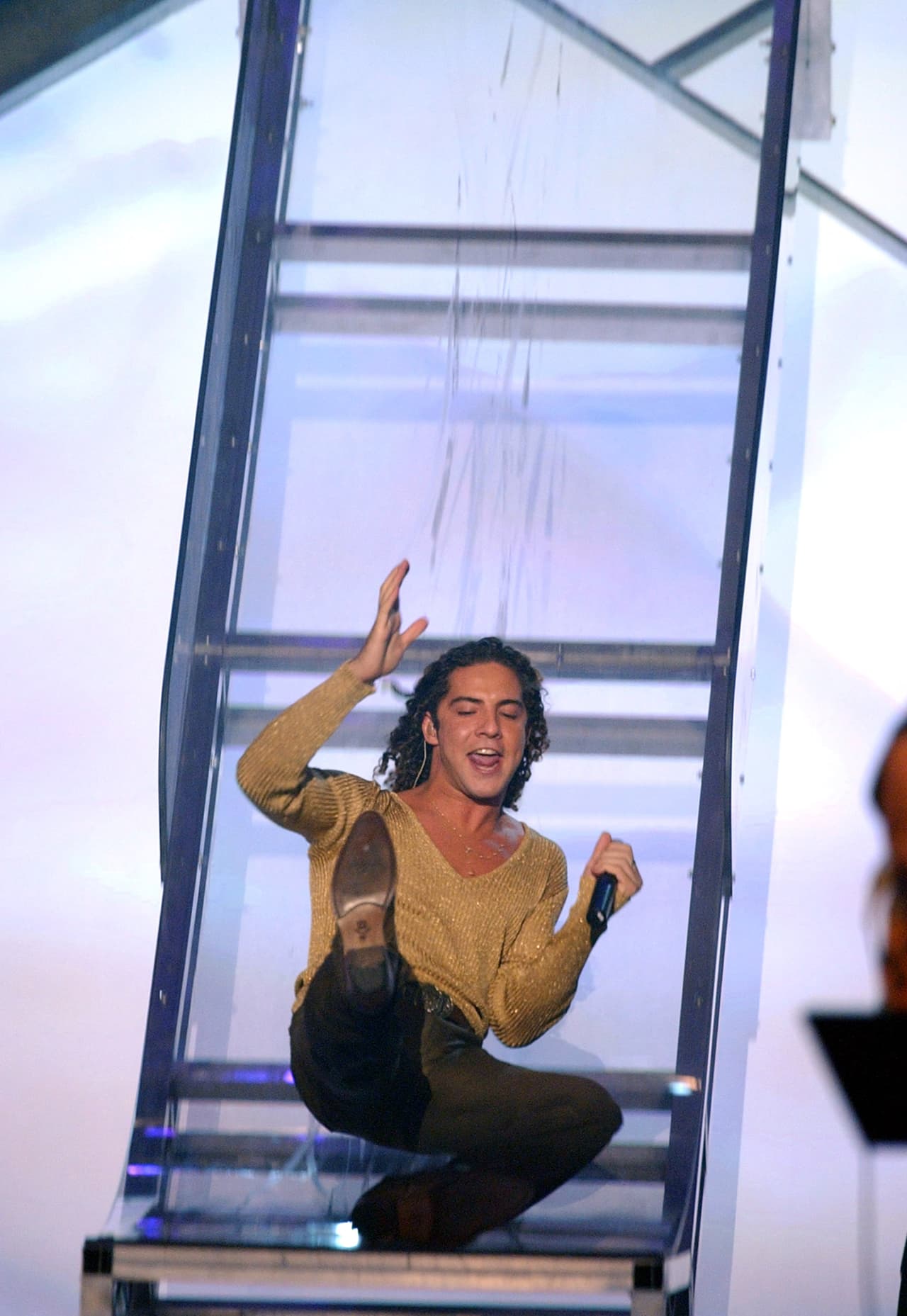 El español David Bisbal hizo su aparición por primera vez en el escenario de Latin GRAMMY, donde fue reconocido como Mejor Nuevo Artista.