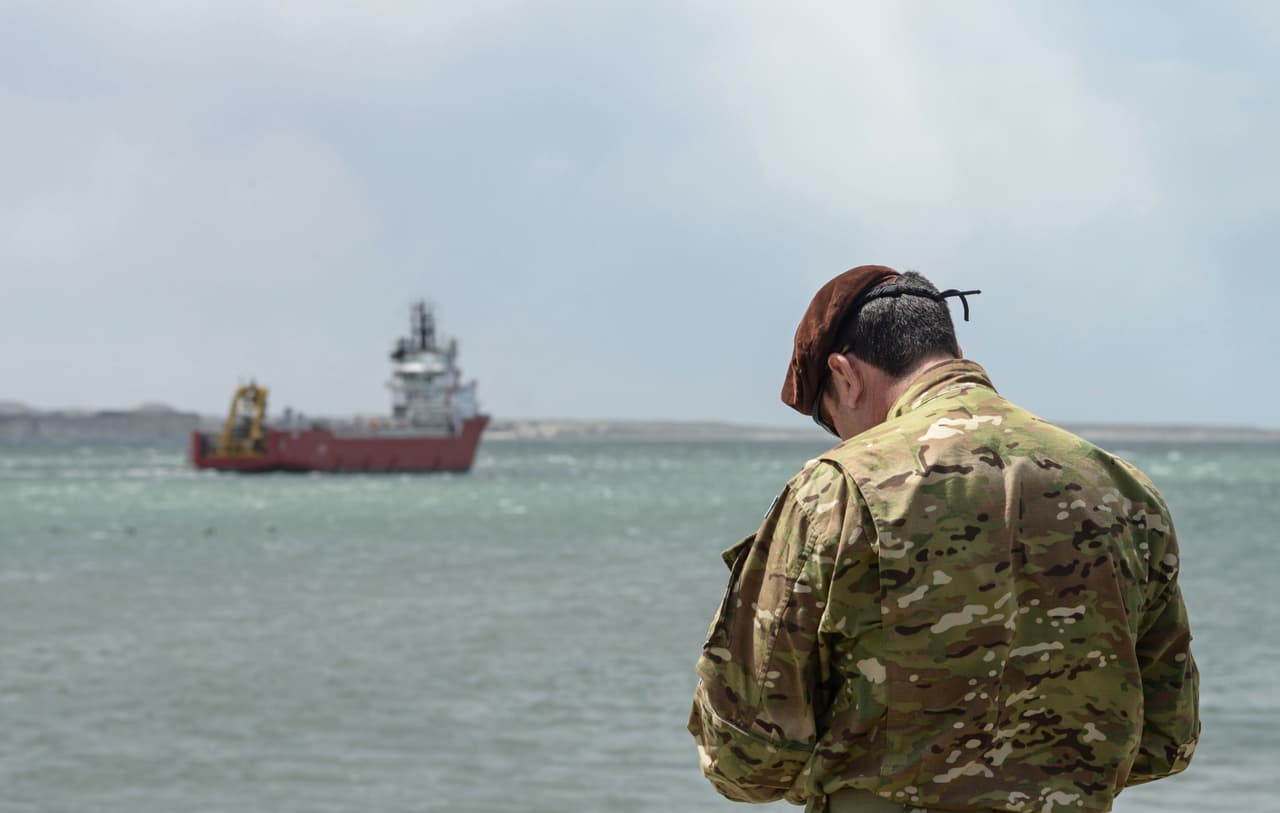 Argentina da por muerta a la tripulación del ARA San Juan y solo buscará los restos del submarino