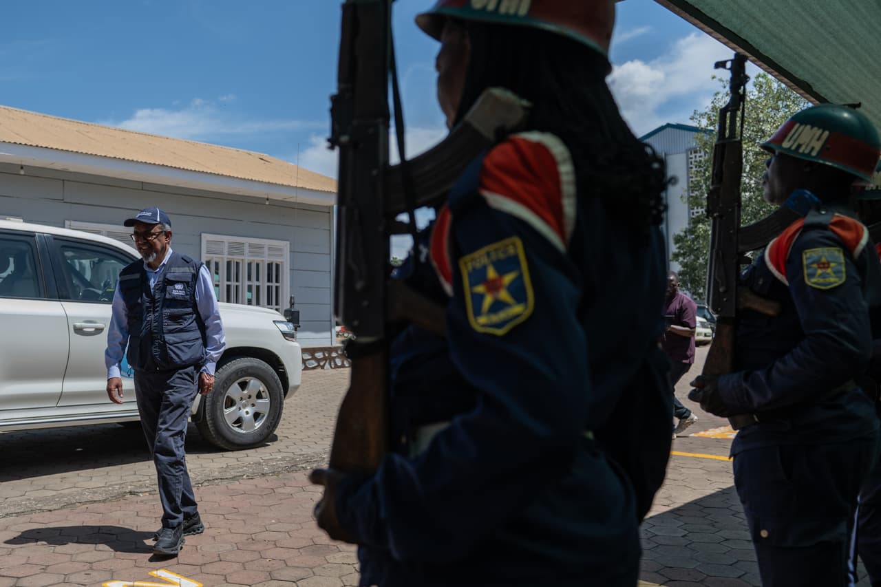 El director de la OMS llega al epicentro del brote de ébola
