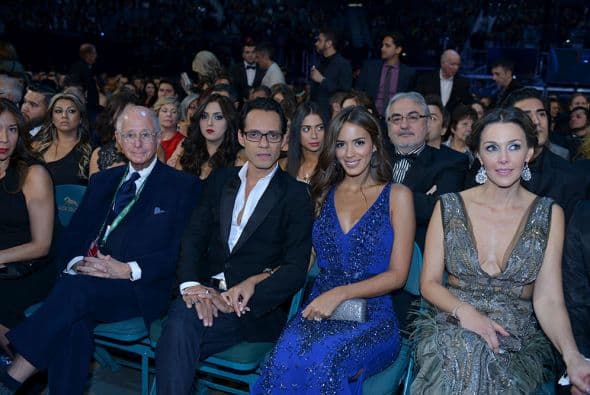 Una vez bajaban del escenario y durante la alfombra verde, se dieron la tarea de abrazarse, tomarse una que otra selfie y echarse uno que otro cuentito. ¡Y lo captamos todo!