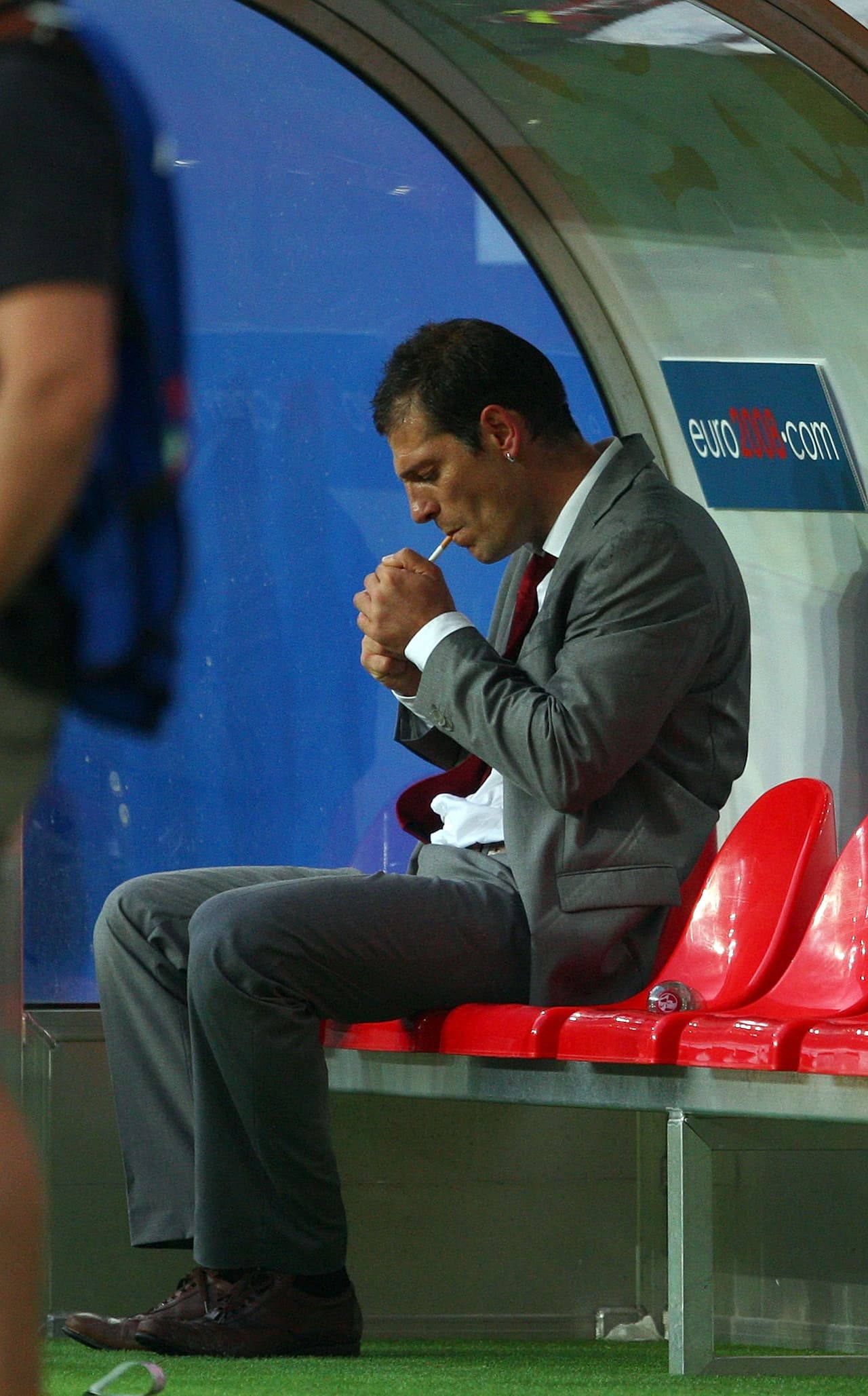 Bilic fue uno de tantos técnicos que sufrió la prohibición de fumar en el área técnica.