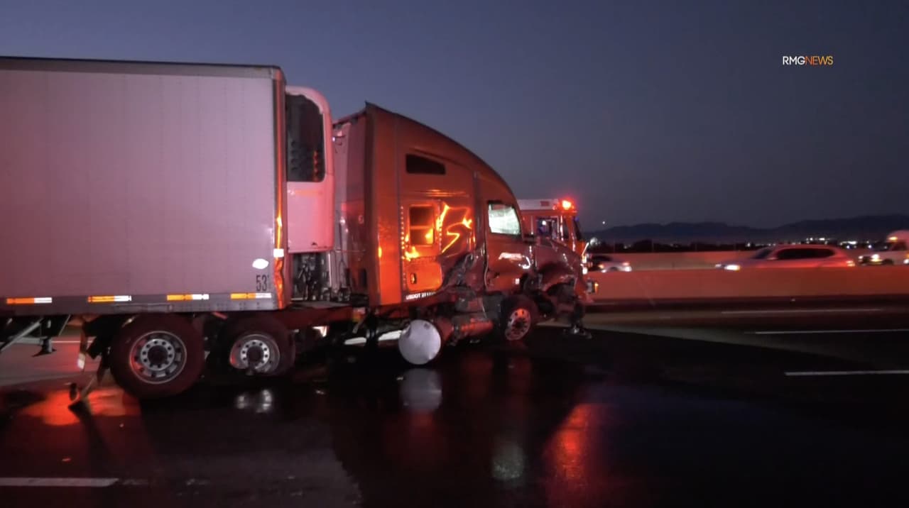 La mujer,
<a href="https://www.gofundme.com/f/paying-tribute-to-aimee-g?qid=2e1781e8651409c917224029e1d84996" target="_blank">identificada</a> por familiares como
<b>Aimee García</b>, de 26 años, murió en la escena.