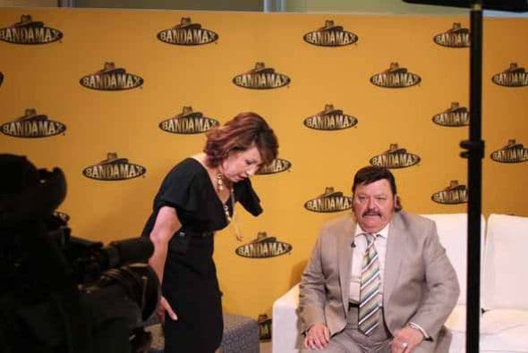 El rey del acordeón mexicano confesó delante de nuestras cámaras que tiene una segunda esposa, que siempre está con él y por supuesto que se trata de su acordeón. El cantante de ícono de la música norteña se presentará el próximo 26 de julio en el Forum de Los Ángeles, pero los boletos saldrán a la venta el 21 de febrero.