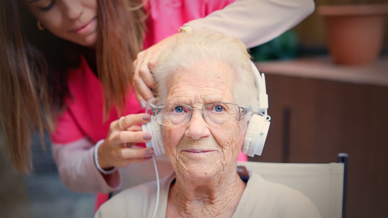 El poder de la música: alivio y memorias para pacientes con Alzheimer en Texas