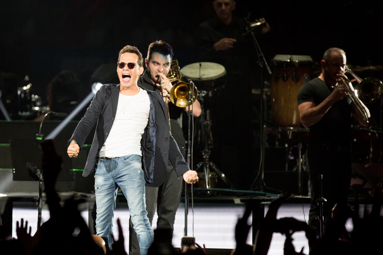 'Olvídame y pega la vuelta' es un tema compuesto y originalmente interpretado por el dúo argentino Pimpinela. En Latin GRAMMY, Marc Anthony y Jennifer López cantaron juntos este tema.