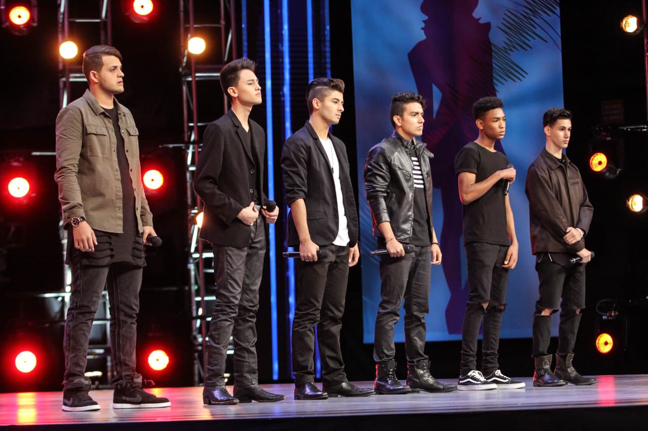 Siguió Fuerza Unida conformada por Kenny, Alex, Andy, Darián, Abel y Javier. Cantaron “Por qué terminamos” de Gerardo Ortíz.