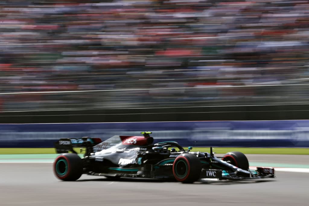 Con tiempo de 1:15.875 , el finlandés Valtteri Bottas se quedó con la pole position por delante de su compañero Lewis Hamilton y el neerlandés Max Verstappen de Red Bull Racing. El piloto mexicano Sergio Pérez se quedó con el mejor cuarto tiempo y no pudo conseguir la soñada primera pole position de su carrera.