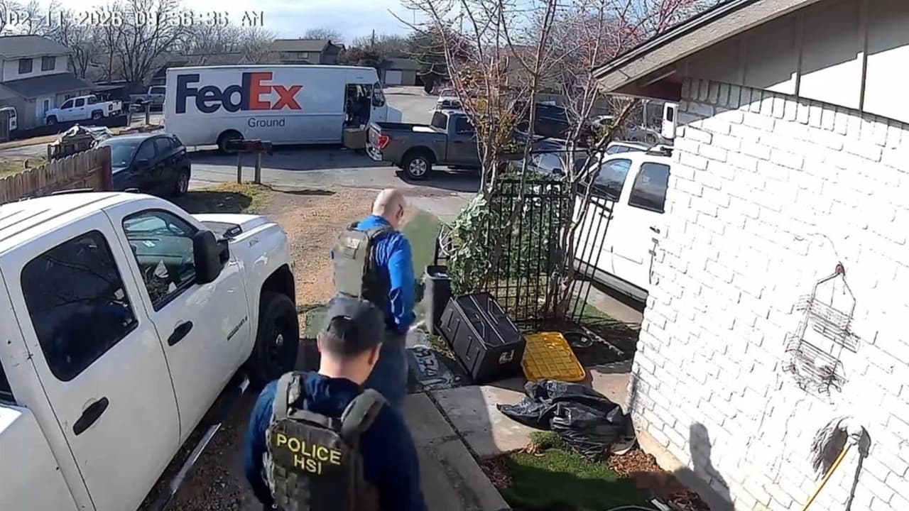 Captan a agentes federales tocando puerta por puerta en vecindario del norte de Austin