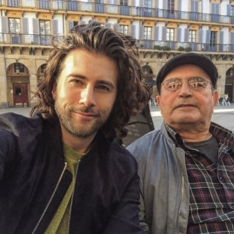 Compartió que el 22 de marzo, fecha en que Osorio lo presentó oficialmente a la prensa, su padre cumplió dos años de fallecido: "Este proyecto se lo dedico a él, creo que 
<b>me mandó esta bendición desde allá arriba</b>", compartió con TVyNovelas.
<br>