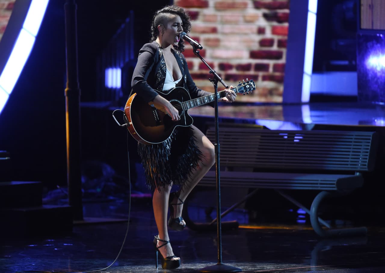 Raquel Sofia exaltó el poder femenino con el tema 'Te amo idiota'.