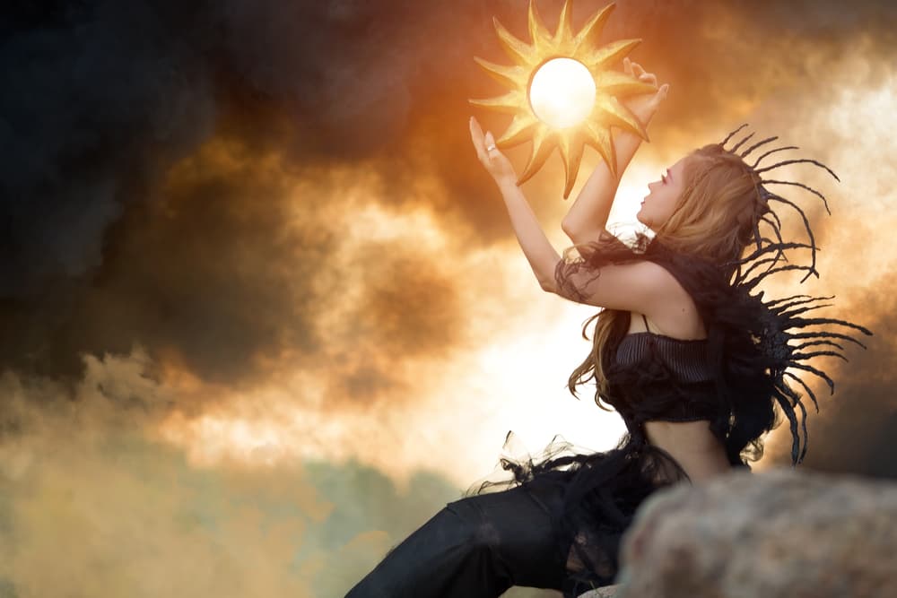 Los eclipses solares durante los sueños también representan las fortalezas y habilidades que tienes, y que desafortunadamente no estás llevando a todo su potencial. Debes entonces comenzar a utilizar tus conocimientos de manera sabia y esforzarte más para que logres todo lo que te propongas.