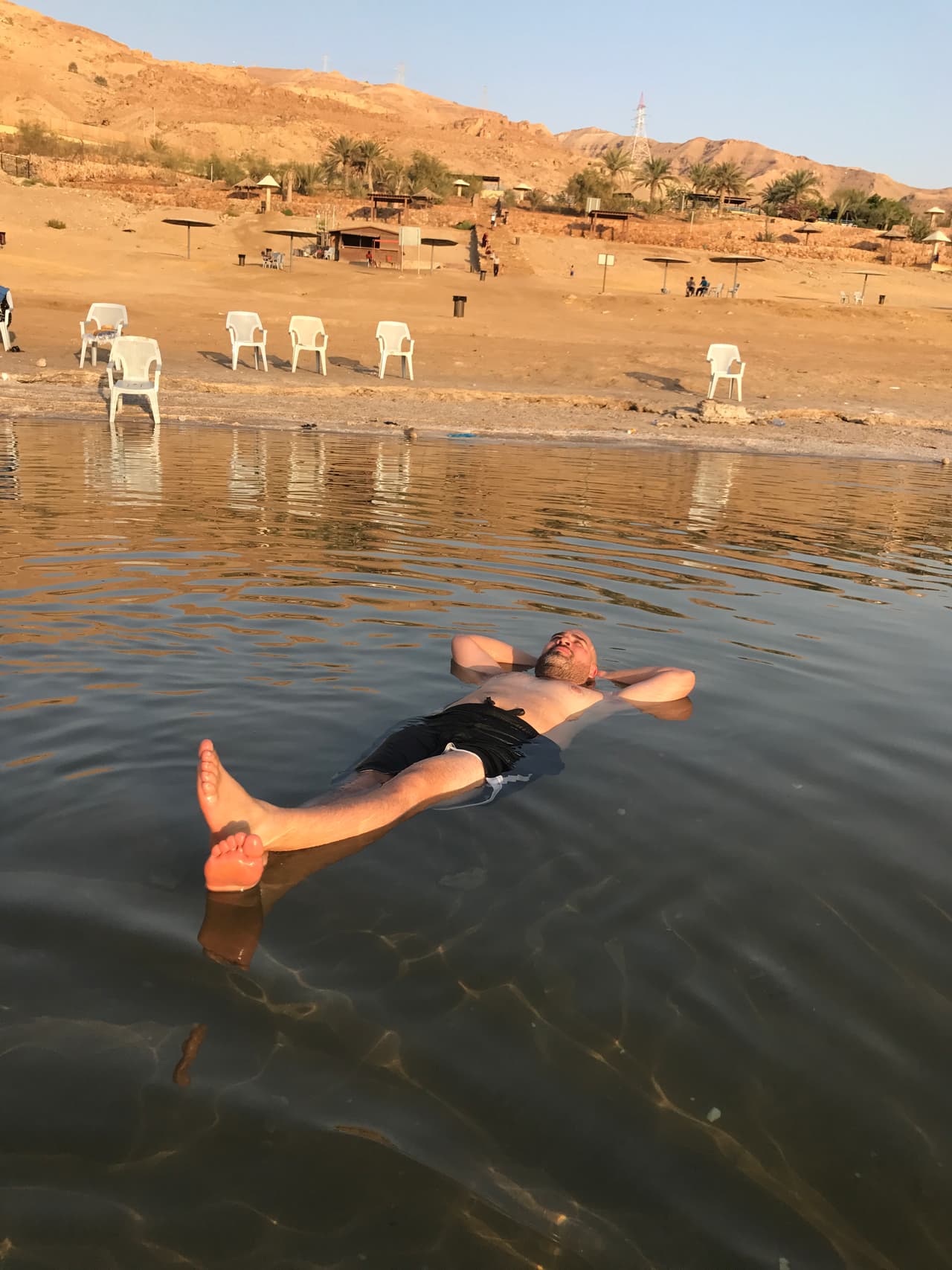 Un lugar en el que no pudo aguantar la tentación de darse un baño fue en el mar Muerto en su paso por Israel, Palestina y Jordania 
<a href="https://www.facebook.com/RaulElPelon/?fref=ts">Raúl 'El Pelón'.</a>