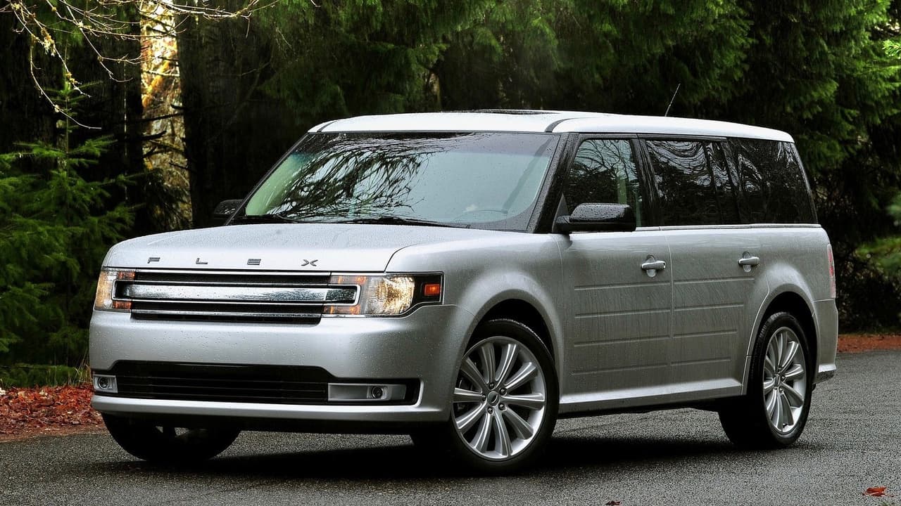<h3 class="cms-h3-H3">6. Ford Flex</h3>
<br>Esta camioneta, que alguna vez fue una de las favoritas de quien escribe estas líneas, cuenta con la misma genealogía tecnológica del Ford Taurus, es decir que . . . es un vejestorio. La Ford Flex permanece 
<b>64.3 días</b> en el concesionario antes de ser vendida. Nada de lo anterior niega que una Flex usada sea una excelente opción como crossover de tres líneas de asiento, especialmente las versiones equipadas con el excelente V6 EcoBoost de 365 caballos de fuerza.