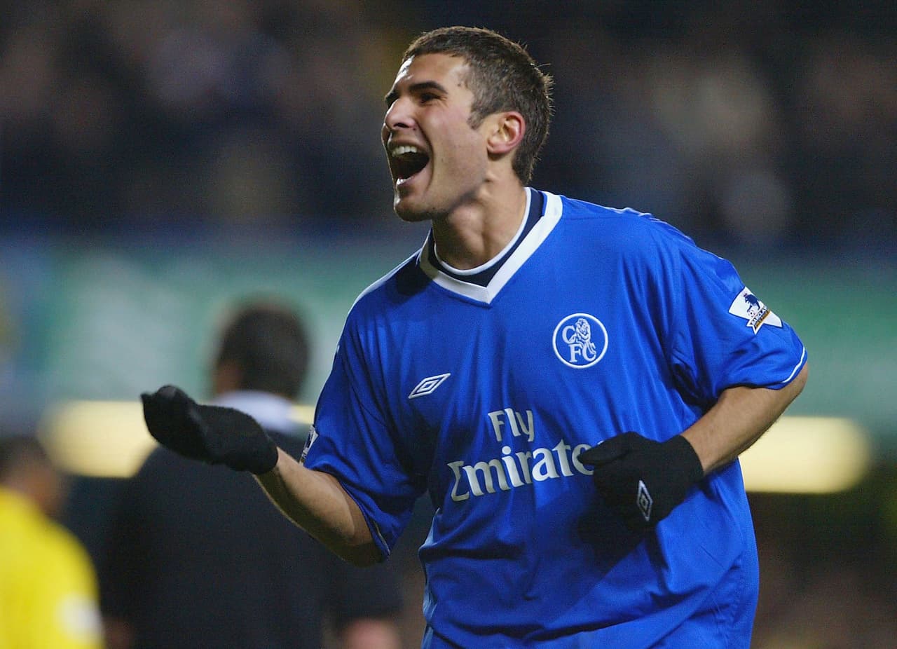 Adrian Mutu (Chelsea - 2003 a 2004): en el 2003 llegó el delantero rumano que se fue con 10 goles una vez dio positivo por cocaína y fue despedido.