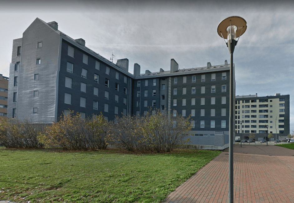Bloque de viviendas en la calle donde vivía la mujer fallecida.