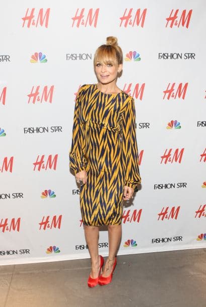 Nicole Richie es muy pequeña y delgadita. Mira aquí los videos más chismosos.