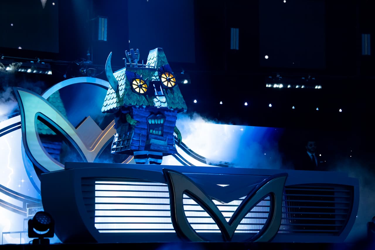 Para este primer programa los investigadores tuvieron que iniciar adivinando a la personalidad que se encontraba detrás de la Casita Embrujada.