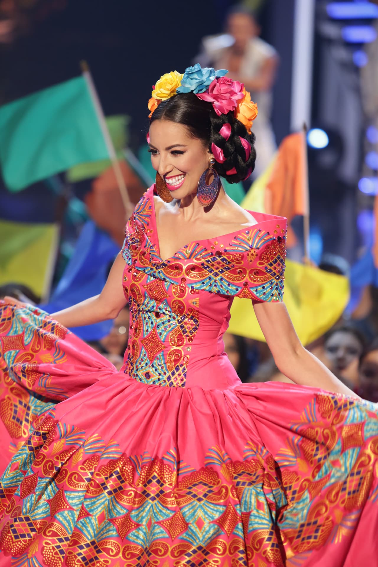 Muy felices de representar la cultura latina, las bellas se lucieron con estos trajes típicos.