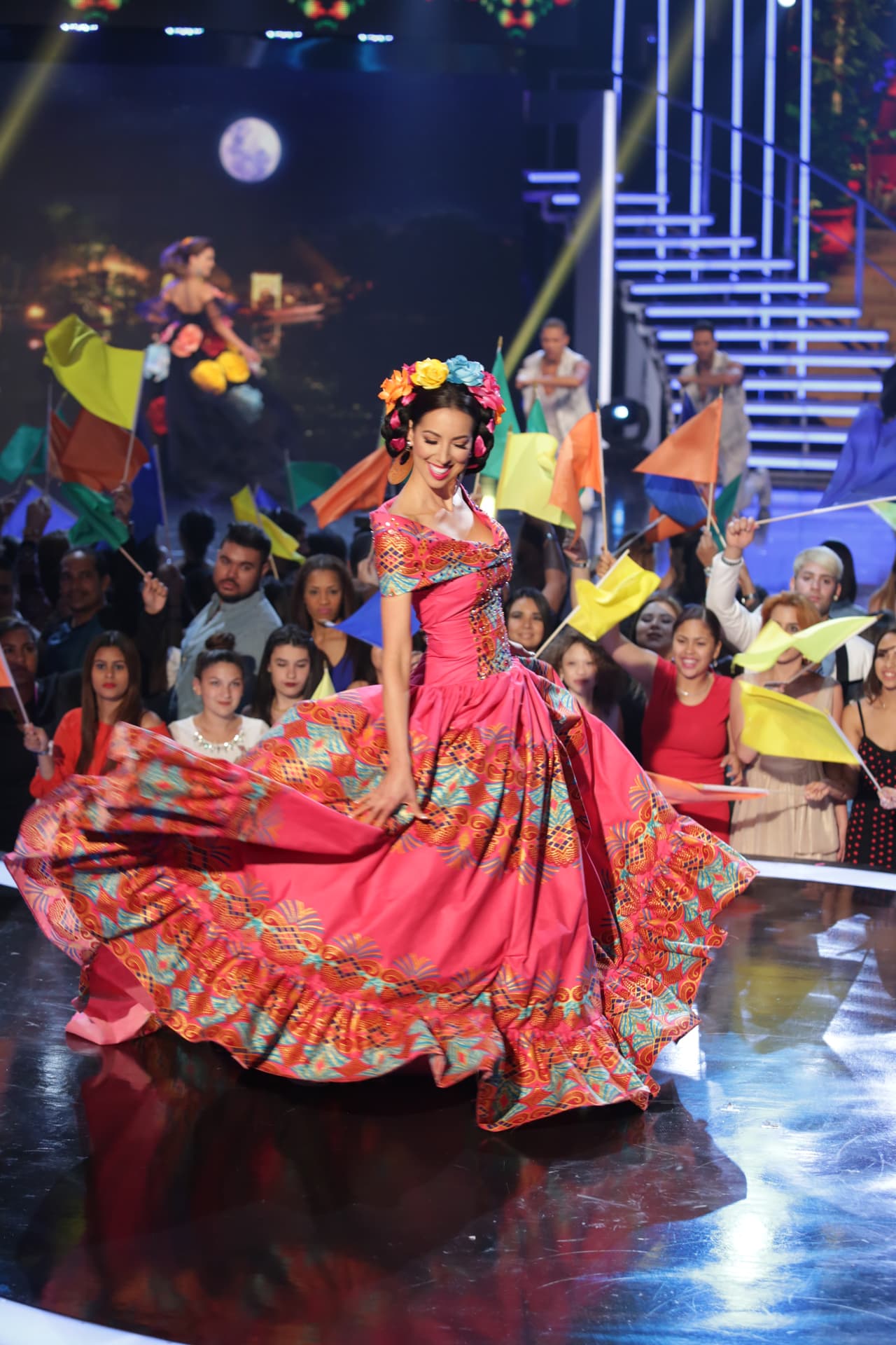 Muy felices de representar la cultura latina, las bellas se lucieron con estos trajes típicos.