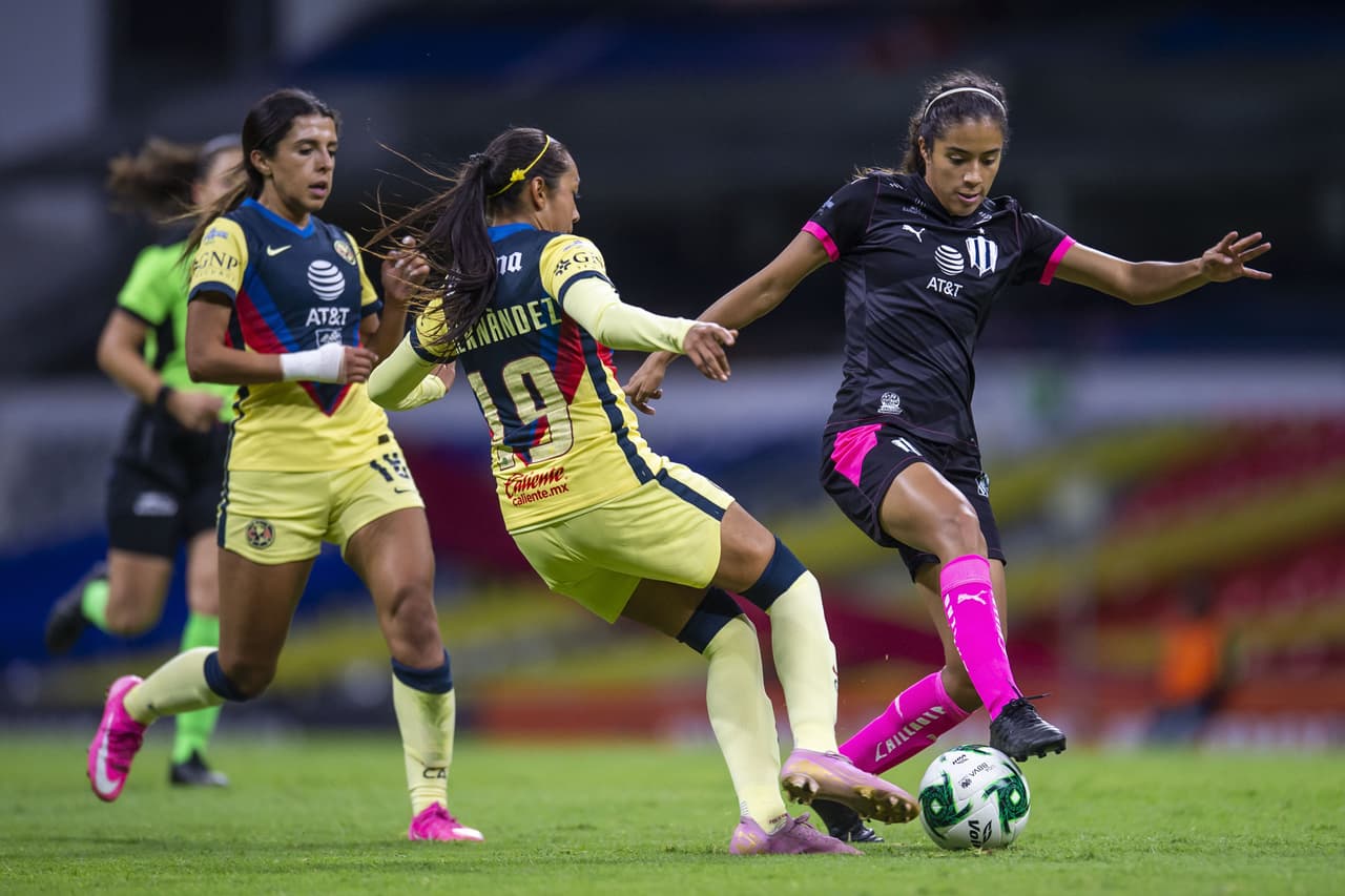 Christina Burkenroad (18’) abrió el marcador para las visitantes y Diana Evangelista (31’) creció la diferencia. Mónica Monsiváis (33’) anotó el 0-3 cobrando una pena máxima. Dorian Hernández (47’) descontaba para las Águilas, pero Rebeca Bernal (75’) selló la tremenda victoria. Daniela Espinosa falló dos tiros de penal.