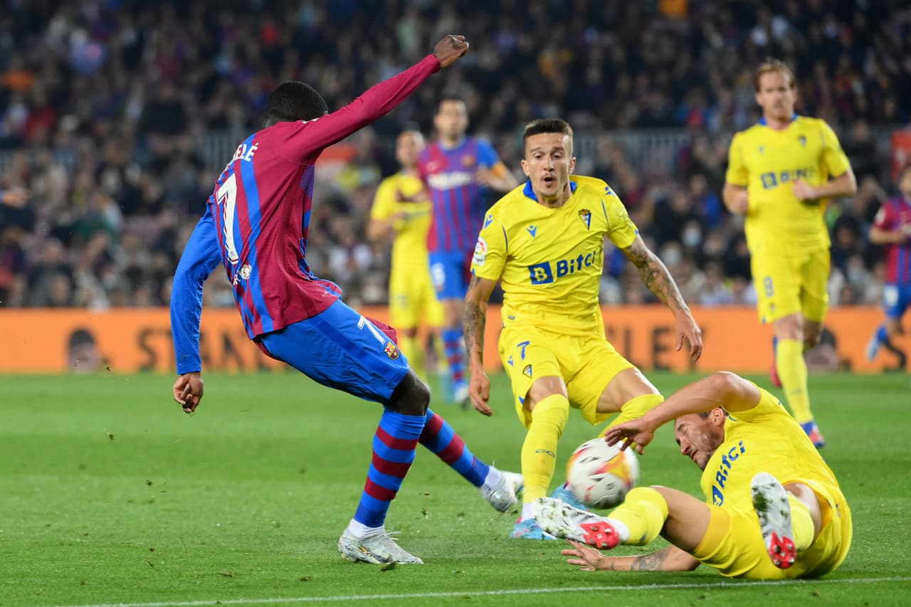 Barcelona perdió en casa por 0-1 ante un Cádiz aguerrido y le propinó su segunda derrota al hilo después de haber sumado casi tres meses sin descalabro alguno entre Liga y Europa League.