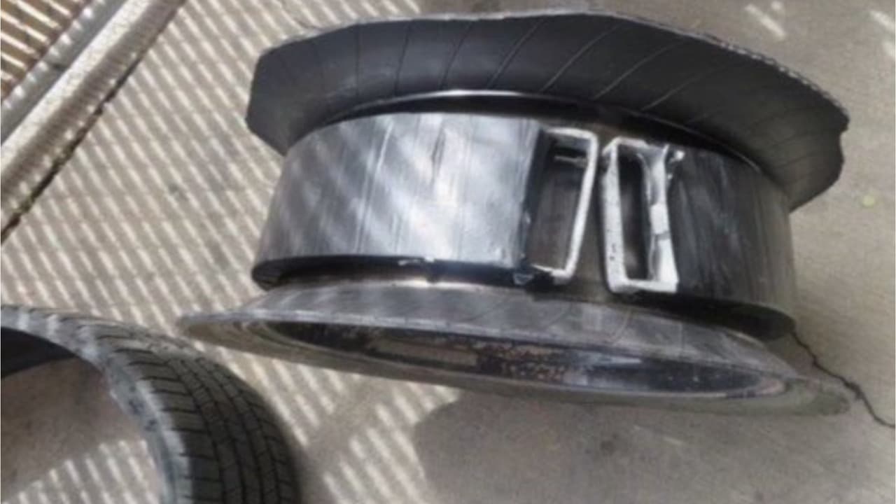 Así venían los rines de un vehículo para dar espacio al fentanilo.