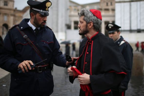 Después, seis cardenales, en nombre de los 207 que conforman el Colegio Cardenalicio, le mostrarán obediencia.