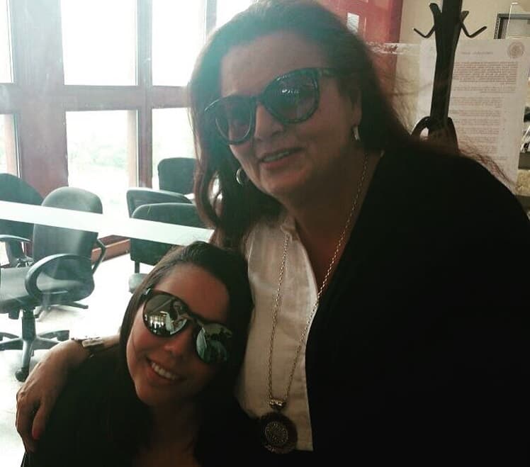 Mientras Julián y Marjorie estaban negociando con sus abogados sobre el acuerdo de la pensión alimenticia para su hijo, Patty y Nicole, se encontraban a unos metros. La hermana junto a la hija del actor posteó: Juntas apoyando a Julián a muerte! Mati falta menos!