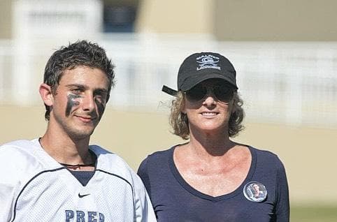Los fans de la actriz expresaron su emoción por ver a Bach sonriente y feliz junto a su hijo.