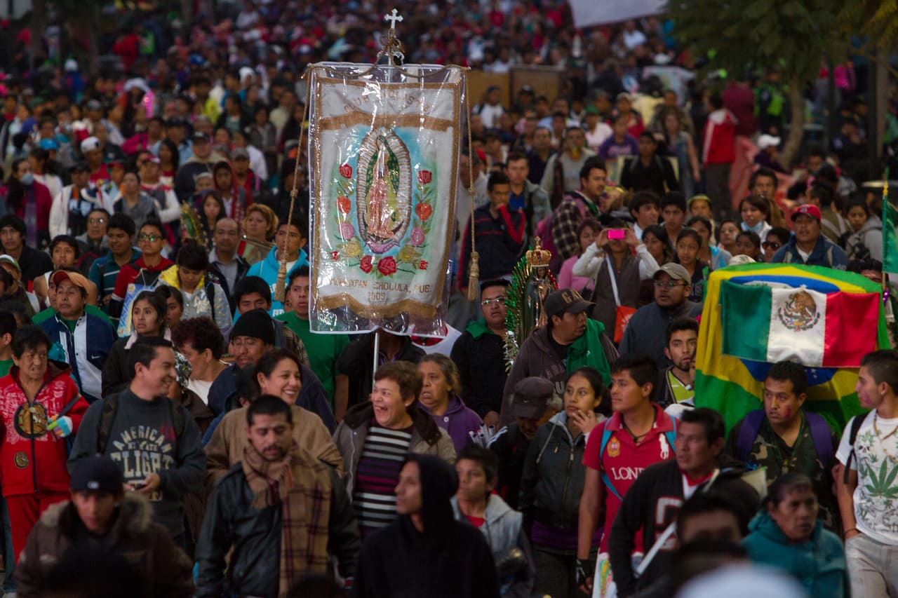 En punto de las 11 de la noche se entonan las mañanitas a la Virgen Morena.