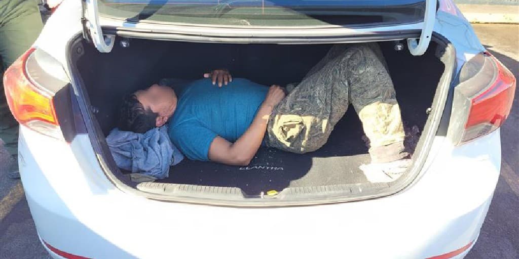 Los agentes de la estación Willcox encontraron el vehículo en una gasolinera en Benson y encontraron a los cuatro migrantes mexicanos indocumentados.