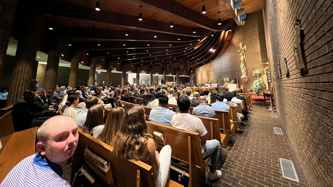 Misa fúnebre en la iglesia católica 'St. Anthony of Padua' en Southern Pines, NC.