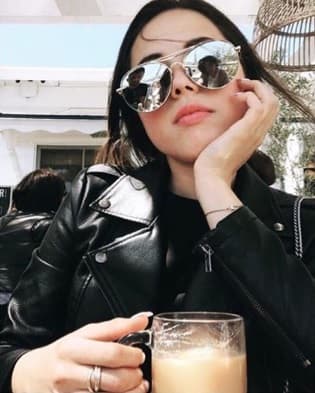 Además de su pasión por la moda, la hija mayor del intérprete de 
<b><a href="https://www.youtube.com/watch?v=apFHxRBXkzg" target="_blank">'Por mujeres como tú' </a></b>ha mostrado en Instagram su gusto por el deporte, ya que ha subido videos y fotografías haciendo clavados, acrobacias gimnásticas y box.