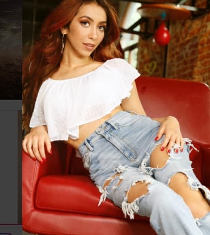 Las jóvenes gustan de vestir siempre a la moda y cómo no si tienen una experta en imagen en casa, su mamá Cristi.