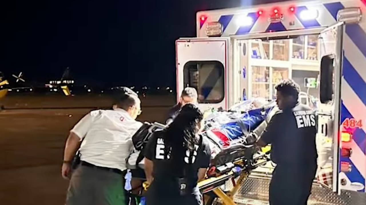 Su estado de salud continúa siendo reportado como 
<b><a href="https://www.univision.com/local/houston-kxln/jazlyn-azulet-nina-iztapalapa-estado-critico-estable-shriners-childrens-texas-galveston" target="_blank">crítico-estable</a></b>.