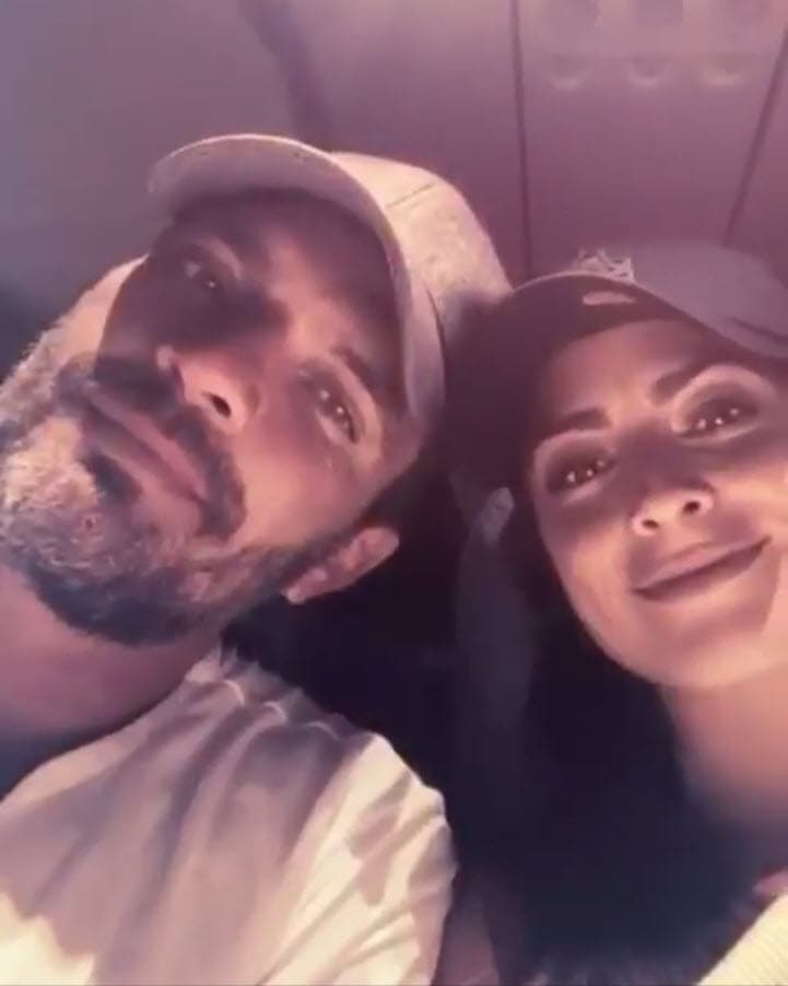 Conforme avanzó el tiempo y las restricciones de viaje se suavizaron, lograron tener algunos encuentros. De hecho, para finales de septiembre pasado, se fueron juntos a Turquía desde
<b><a href="https://www.univision.com/famosos/por-fin-pude-arrodillarme-julian-gil-sorprende-a-su-novia-con-un-anuncio-muy-especial-video" target="_blank">donde gritaron su amor. </a></b>
<br>