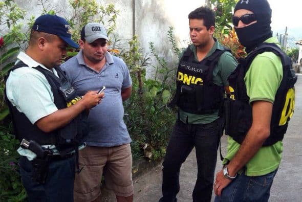 El jefe de la policía informó: "Tenemos al autor material de este hecho abominable, que es el señor Plutarco Ruíz, hemos encontrado el arma homicida y el vehículo que utilizaron para trasladarlas".