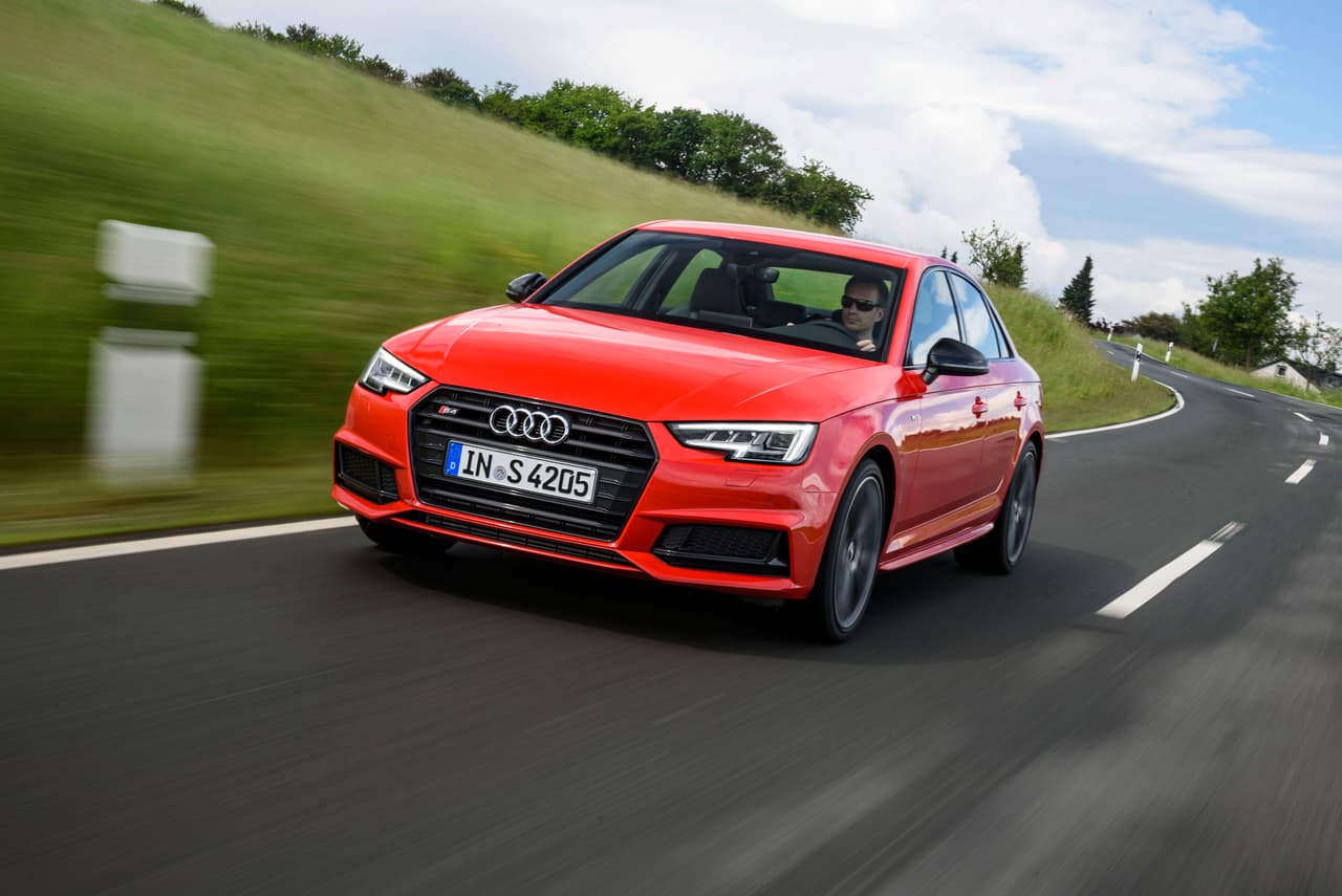 Como señalamos, el S4 2017 llega con una renovada mecánica. Se trata de un motor TFSI turbocargado V6 de 3.0 litros, el cual entrega 349 HP y 368 lbs-pie de torque.