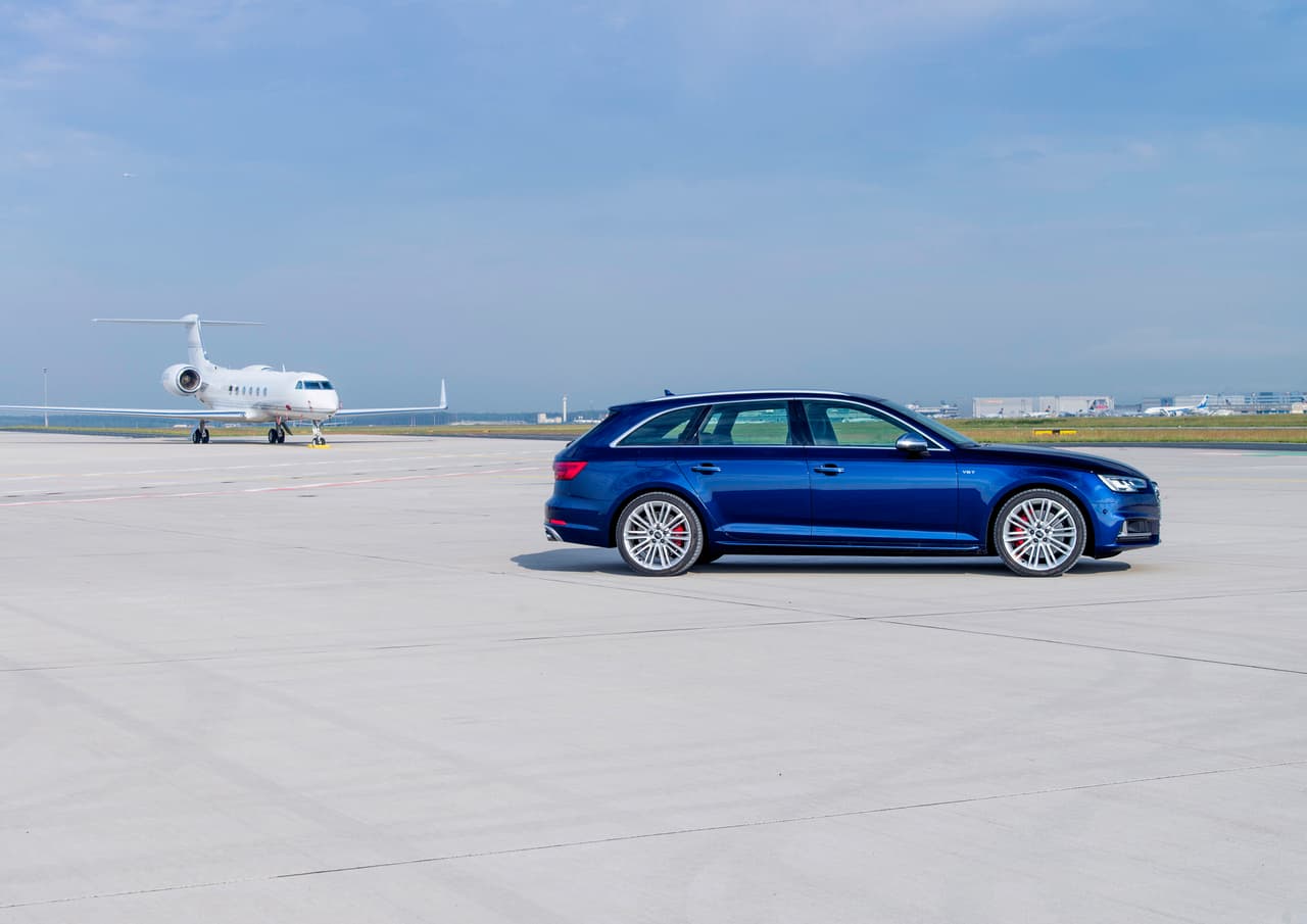 En condiciones normales de conducción, el diferencial central envía el 60% del torque al sector trasero y el 40% restante a las ruedas delanteras. El sistema que incluye permite alterar estos porcentajes, entregando hasta un 85% al frente y hasta un 70% al eje trasero.