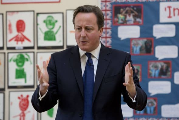 4 de diciembre de 2012 El viceprimer ministro británico, Nick Clegg, confirma que el Gobierno ha recibido el consentimiento de los países de la Mancomunidad Británica de Naciones para cambiar la ley de sucesión al trono a fin de no discriminar a las mujeres.