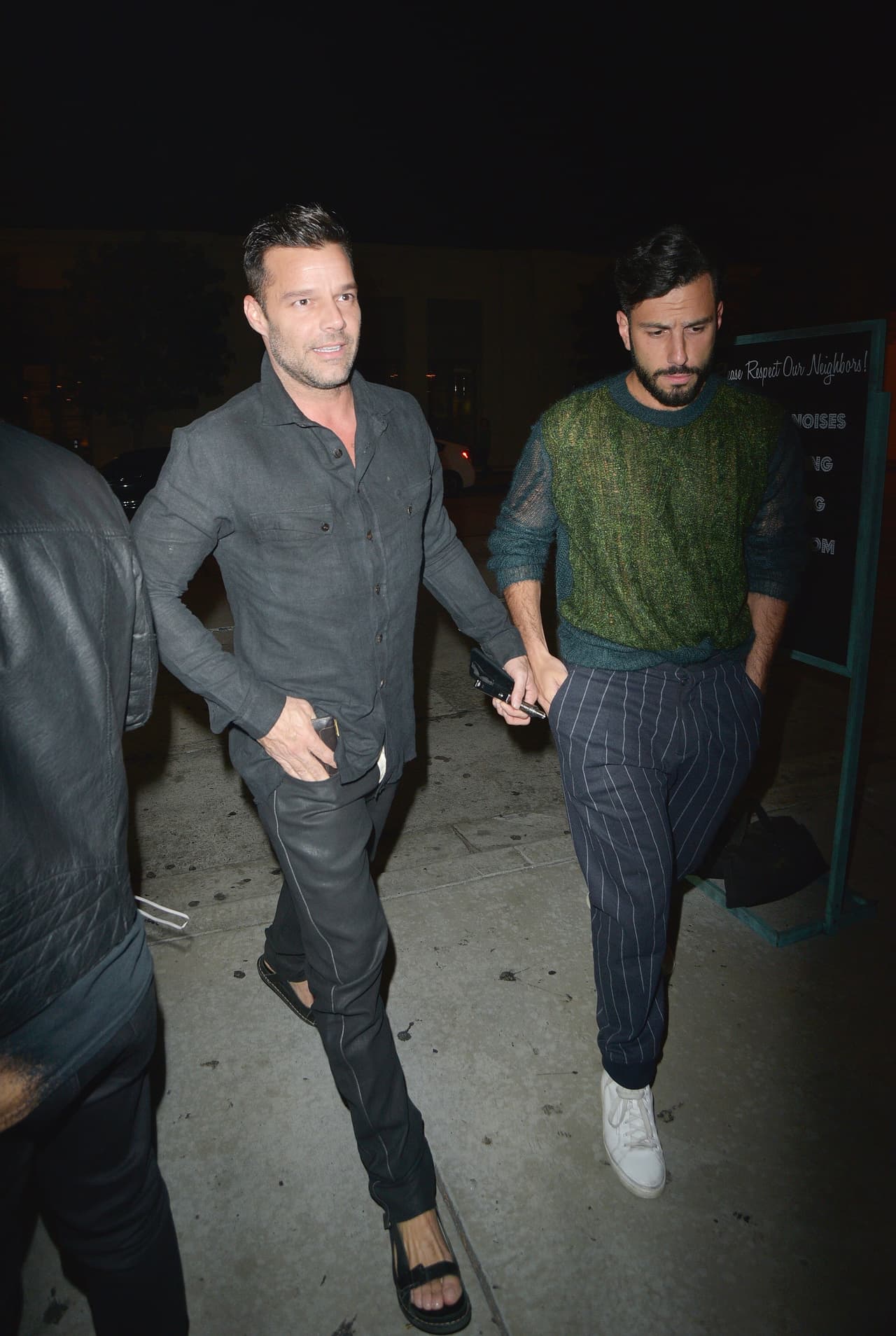 El día que el puertorriqueño le propuso matrimonio al pintor se puso tan nervioso que cuando se arrodilló a pedirle matrimonio en vez de hacerle la típica pregunta le dijo que le había “comprado algo”.