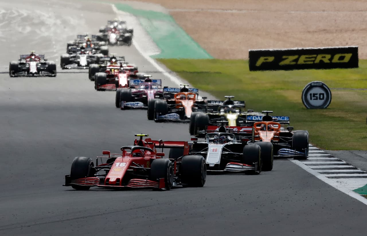 Lewis Hamilton consiguió el primer sitio en el Circuito de Silverstone. Verstappen y Leclerc completaron el podio. Ricciardo y Norris llegaron en cuarto y quito, respectivamente. Stroll, compañero de Checo Pérez, terminó en el noveno puesto. El próximo fin de semana se correrá la carrera del septuagésimo aniversario.