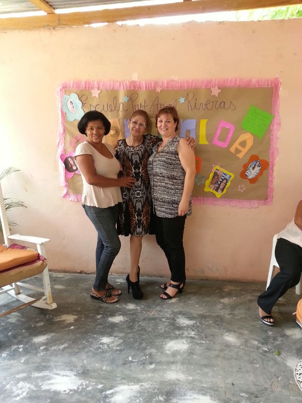 Durante mucho tiempo la mamá de Johnny deseaba con muchas ganas ir a Santo Domingo, y él decidió concederle tan ansiado deseo.