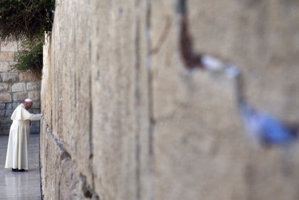 Luego el papa Francisco visitó el muro de las Lamentaciones, el lugar más sagrado del Judaísmo.